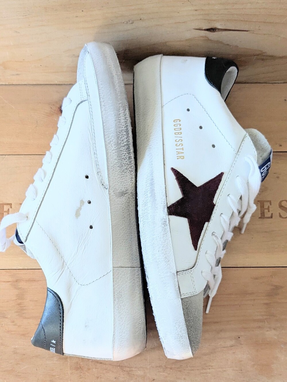 Golden Goose Superstar Sneakers with Burgundy Star - GGDB sz 9 (unisex) - Picture 7 of 15